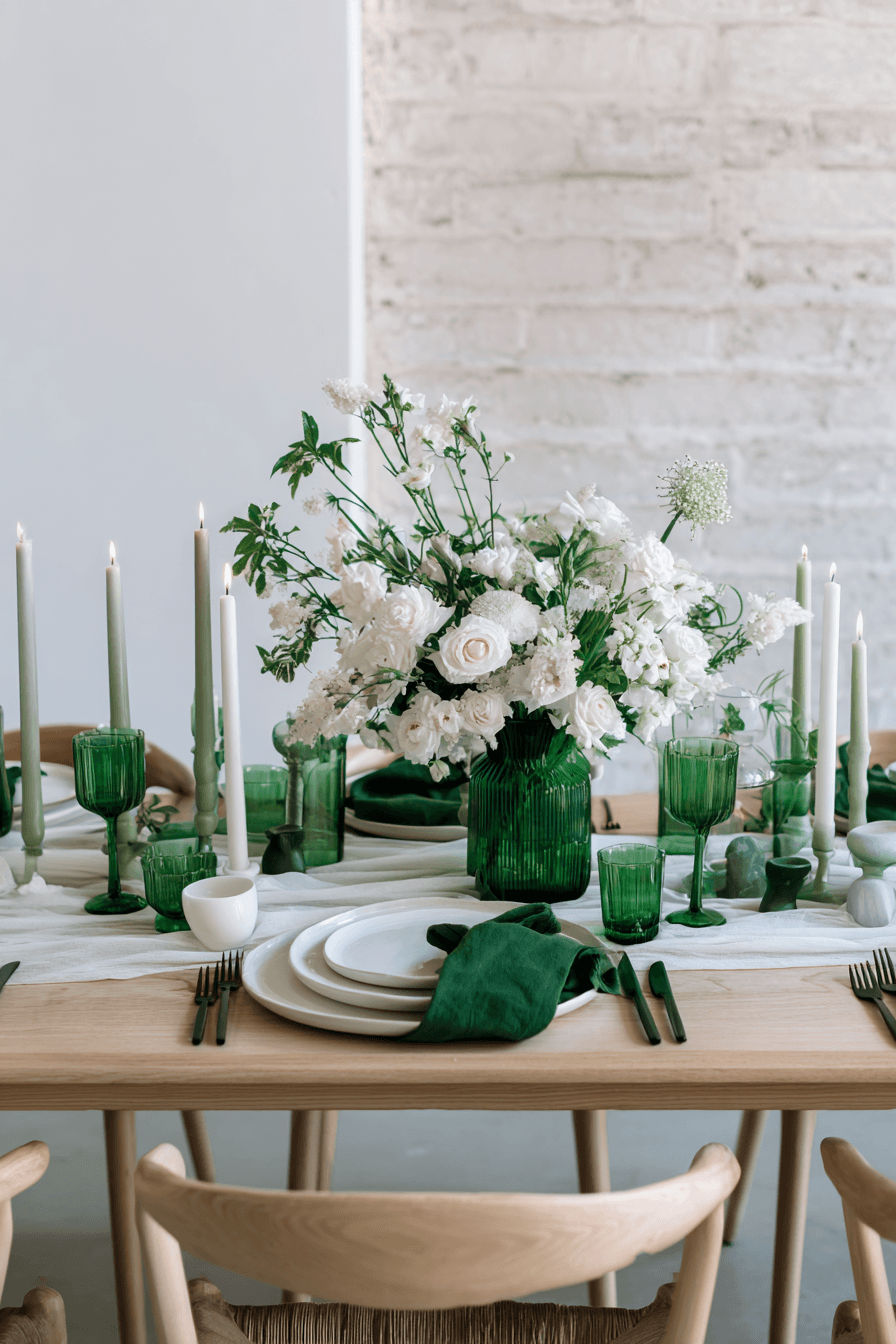 27 Emerald Green Wedding Inspirations for a Glam Celebration