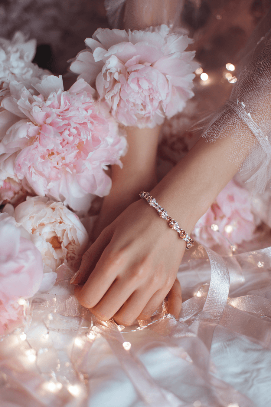 27 Luxury Gift Ideas for the Modern Bride