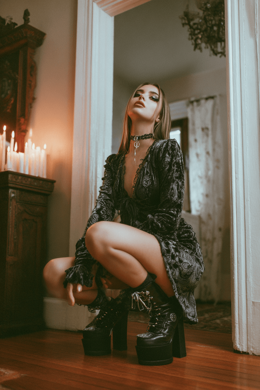 27 Chic Vamp Outfit Styles Every Fashion Rebel Will Love