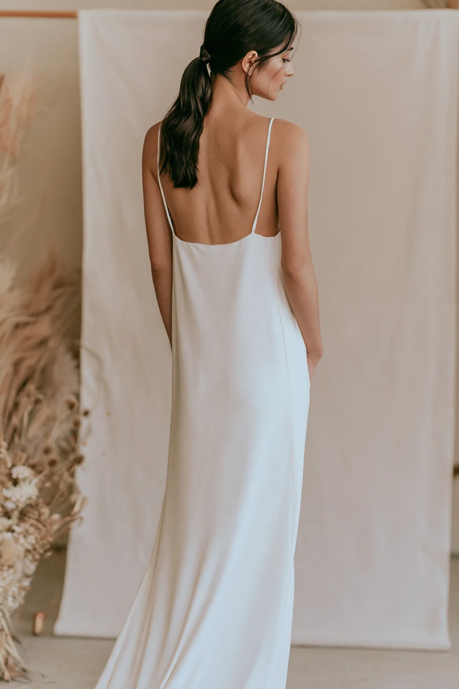 27 Stunning Open Back Wedding Dress Ideas for a Romantic Bridal Look
